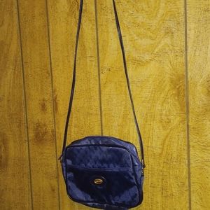 PAYLESS SHOULDER PURSE.  COLOR, NAVY.